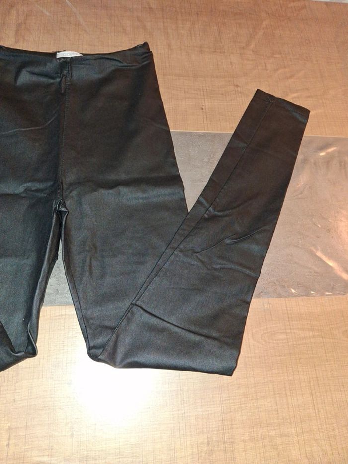 Legging simili cuir 🩶 - photo numéro 2