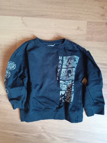 Sweat noir et blanc Marvel 5 ans