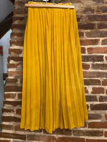 Jupe longue plissée moutarde