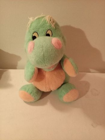 Peluche dinosaure