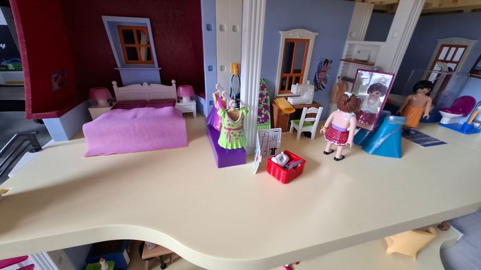 Maison Traditionnelle et tout ses aménagements Playmobil Lot quasiment complet. - photo numéro 5