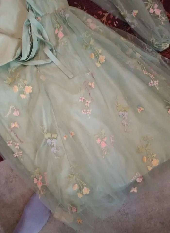 Robe de bal de promo vert sauge brodée à fleurs corset et tulle - photo numéro 6