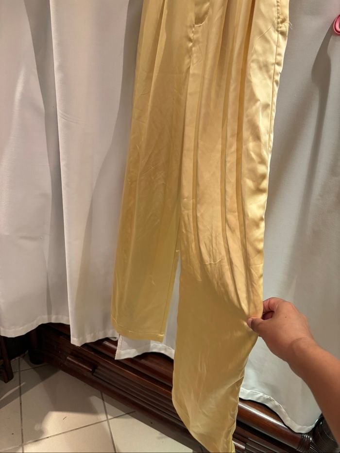 Pantalon satinée jaune - photo numéro 2