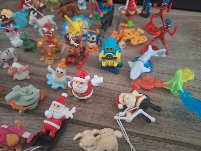 Lot jouets kinder et autres - photo numéro 4