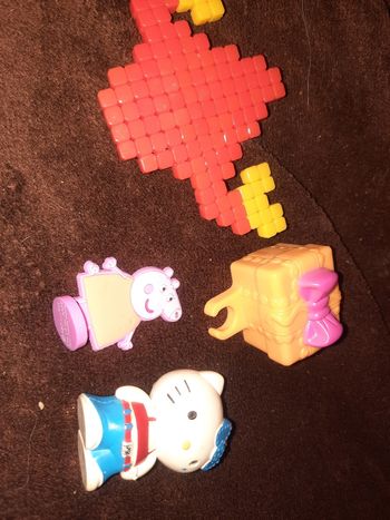 Figurine pepa pig et hello kitty