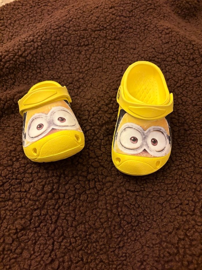 Sabots jaunes motif minions - Taille 24/25