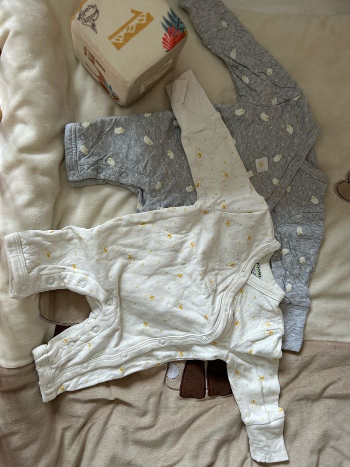 1️⃣ Combi / vêtement bébé. 1MOIS - photo numéro 2