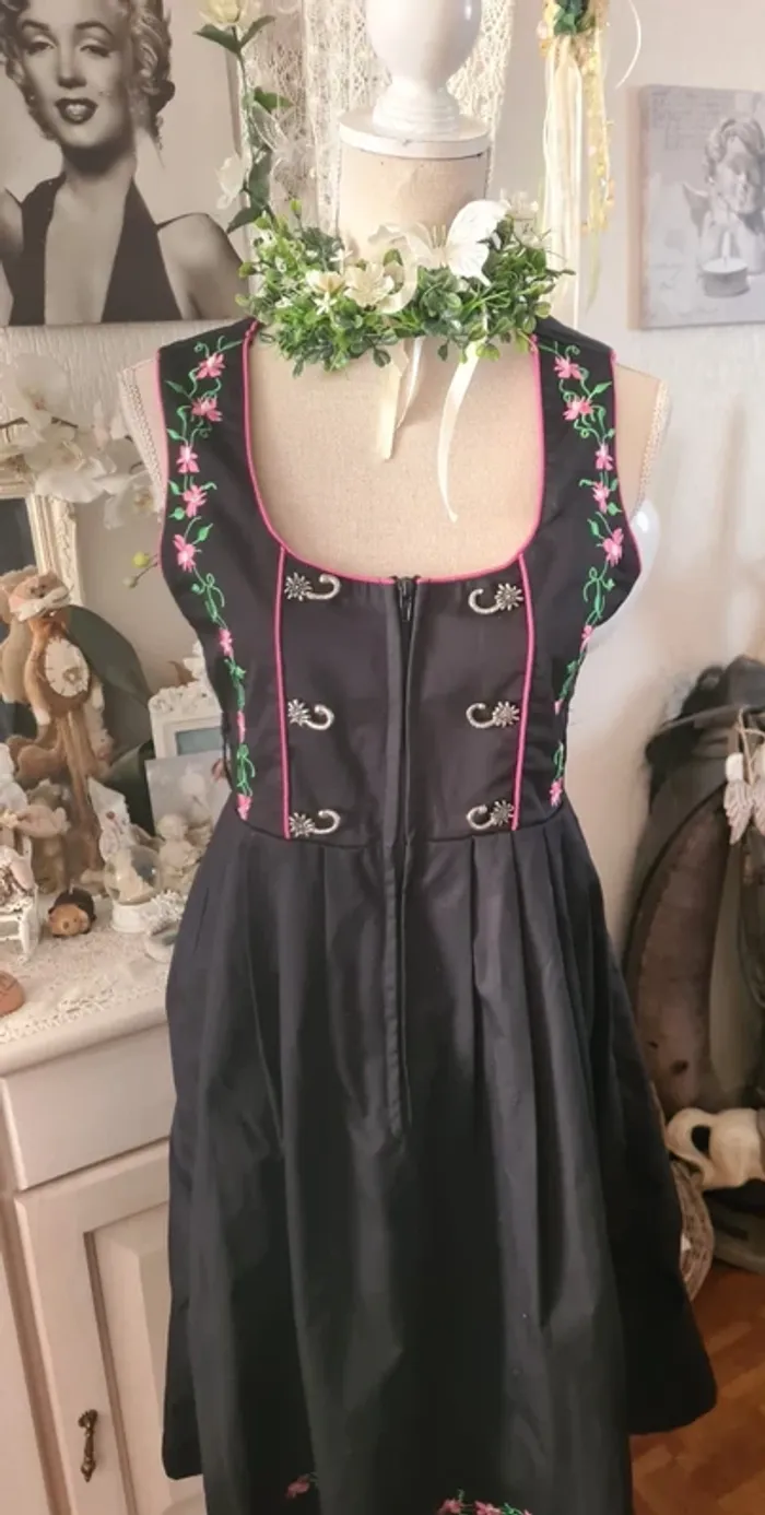 Robe noire fleurie Cruise Taille 40 Neuve - photo numéro 2