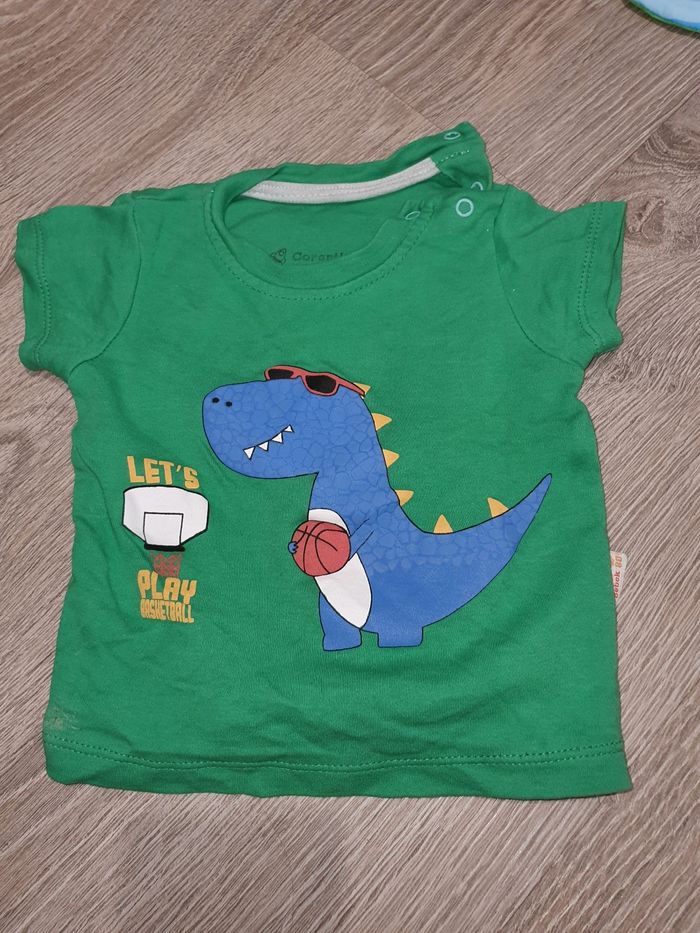 T-shirt dinosaure