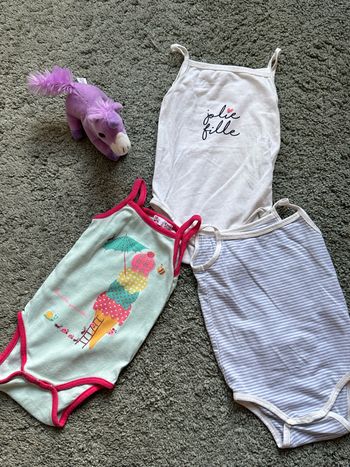 Lot de bodies taille 6 mois