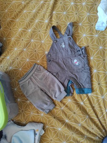 Salopette Winnie l'ourson+offre pantalon velours