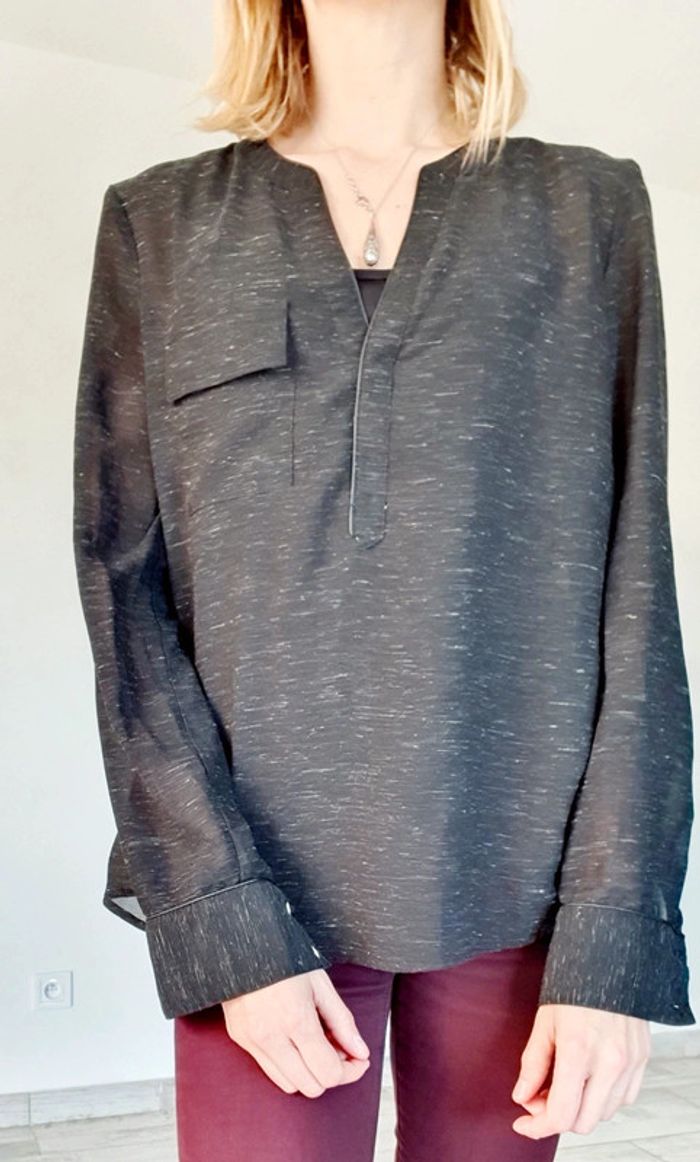 Très belle blouse only taille 36 voir 38 en excellent état 👌