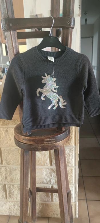 Superbe pull licorne fille neuf 2 ans
