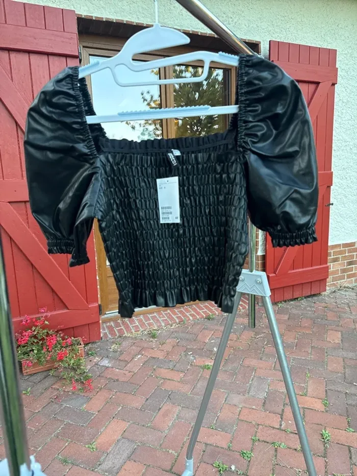 Super haut top h&m en similicuir neuf avec étiquette taille S - photo numéro 2