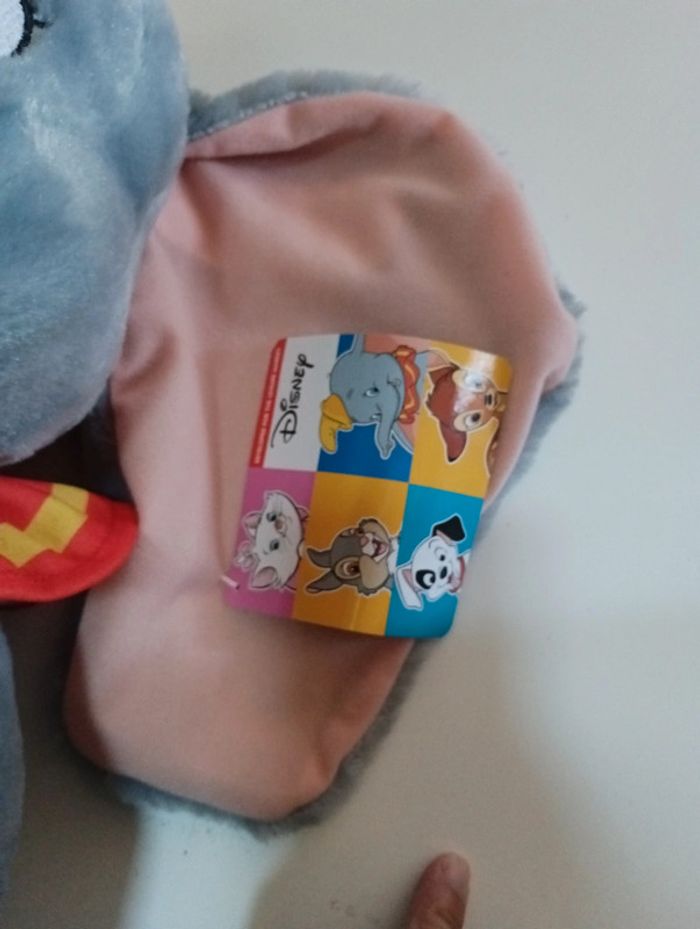 Peluche Disney Dumbo taille 50 cm neuf - photo numéro 5