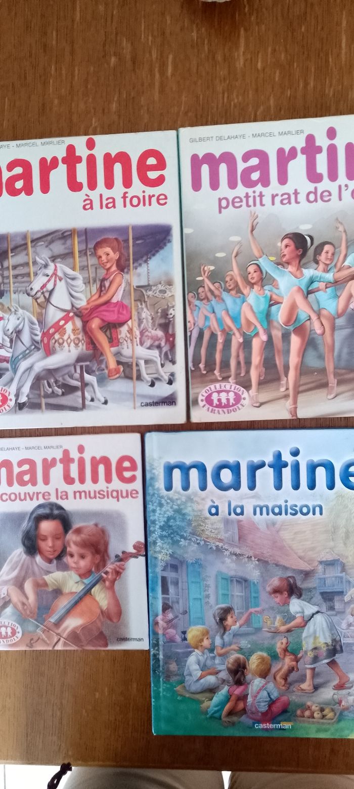 Joli lot de 4 livres Martine ( dont volume 6 contenant 8 titres ) bon état