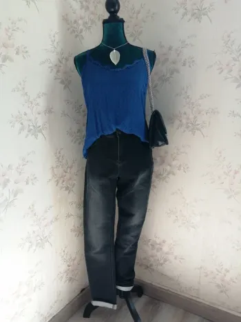 Top bleu électrique style nuisette effet brodé avec dentelle, bretelles réglables / gémo / (40)