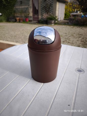 Petite poubelle marron