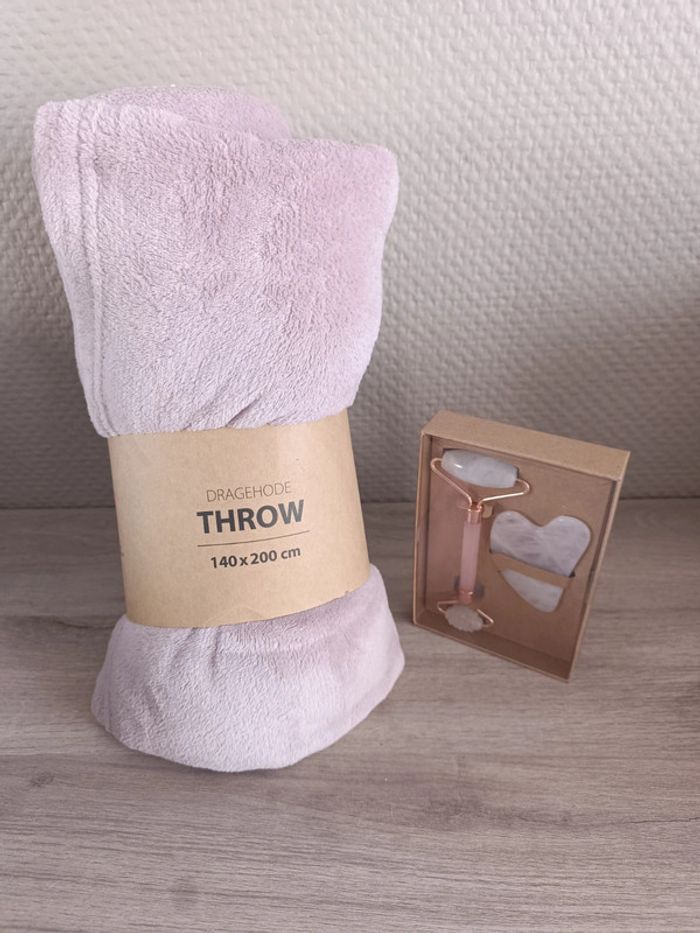 Kit cocooning plaid et masseur visage NEufs cadeau noël - photo numéro 2