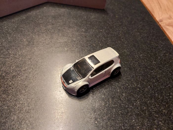 Volkswagen Golf GTI couleur blanc nacré