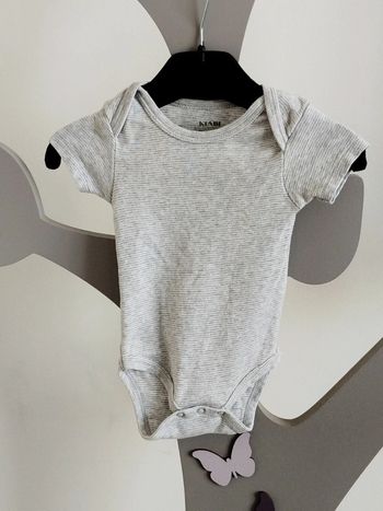 Body manches courtes à rayures gris et blanc Kiabi taille 3 mois