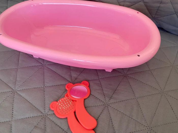 Accessoires poupon bébé baignoire + brosse et miroir