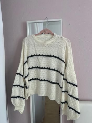 Pull blanc à ligne noir