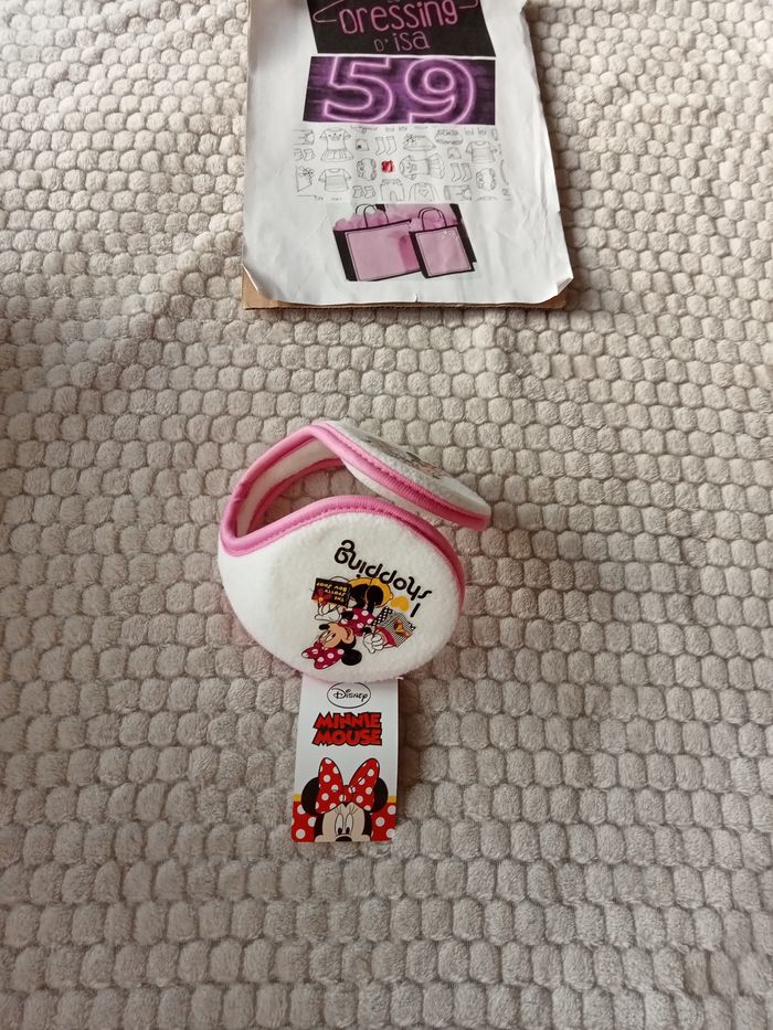 Cache oreille Minnie