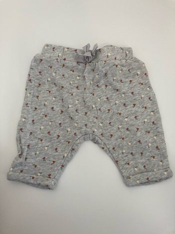 Joli pantalon fleuri 3 mois kiabi parfait état