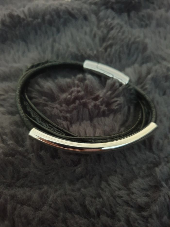 bracelet noir aimenté