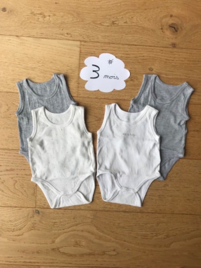 Lot 4 bodies sans manches tex 3 mois