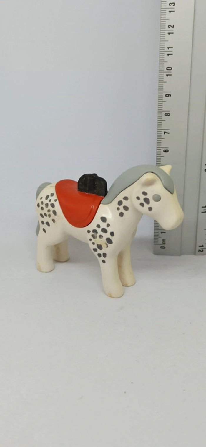 Cheval blanc avec selle marron playmobil 123