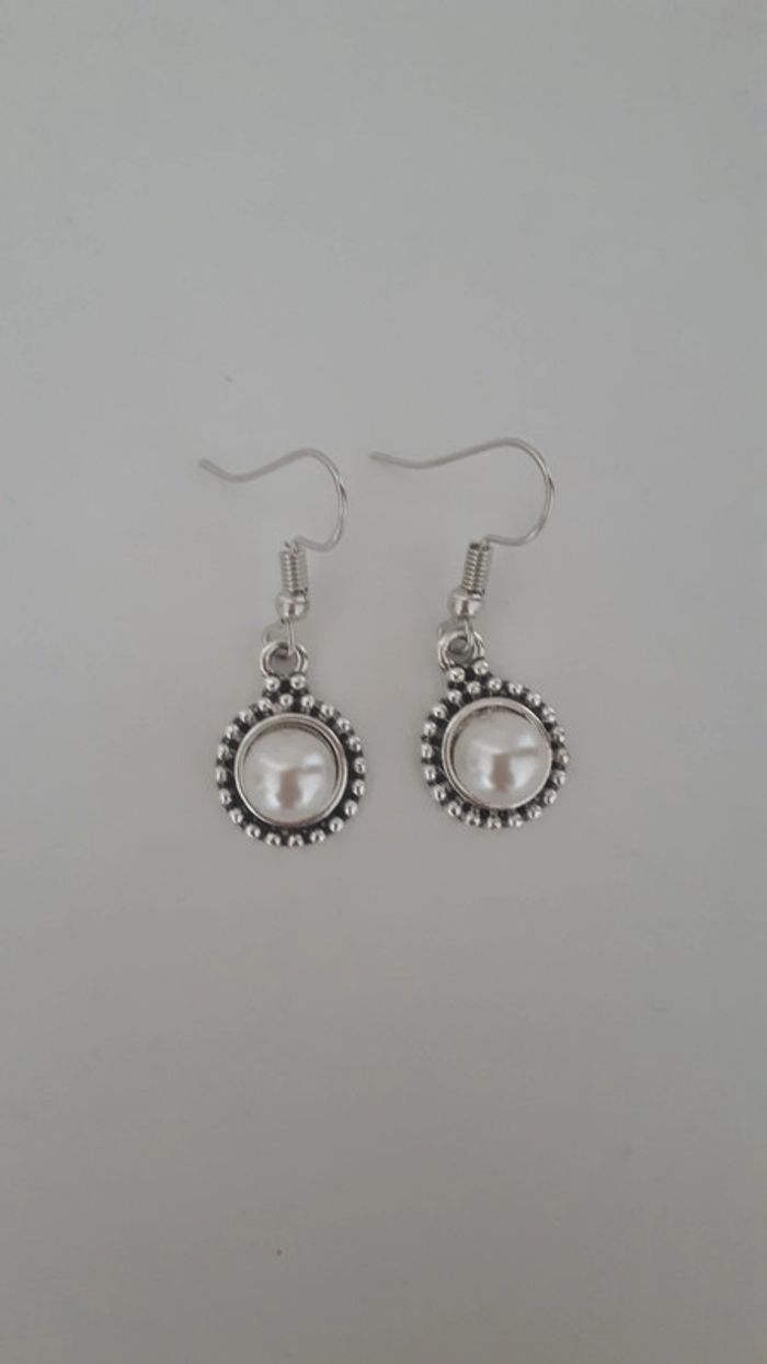 Boucles d'oreilles pendante perle argentée - photo numéro 3