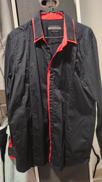 Chemise noir et rouge