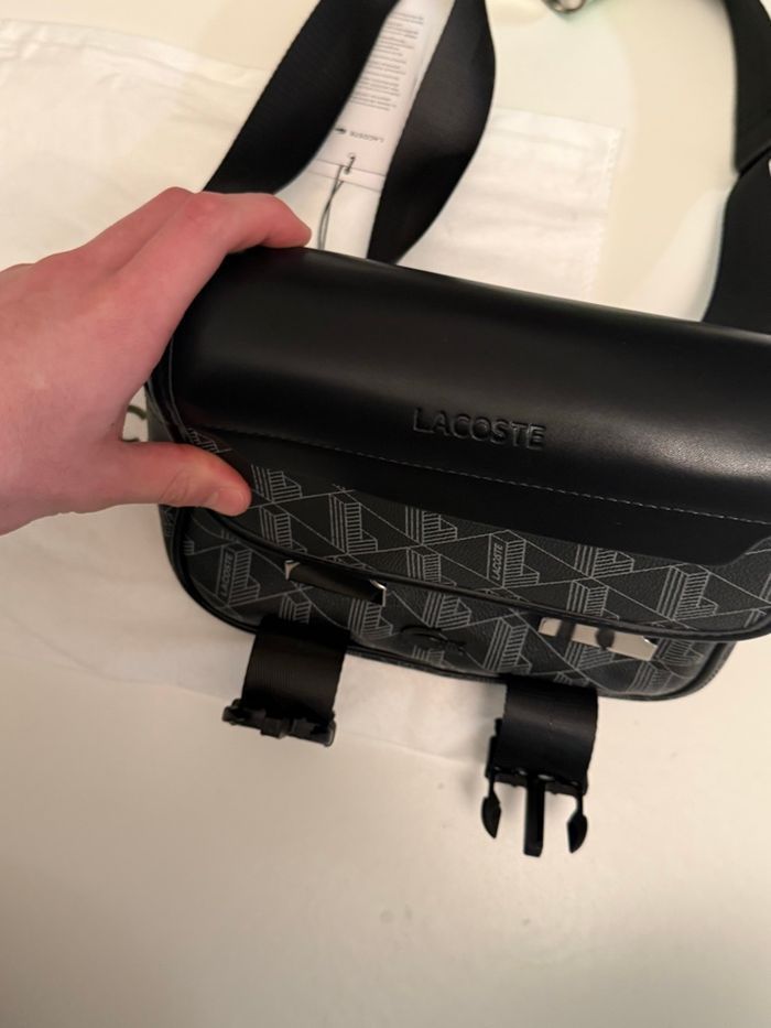 sacoche lacoste Noir neuf presque jamais porté - photo numéro 4