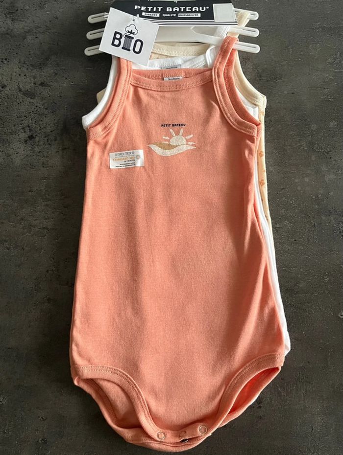 Lot de 3 bodies petit bateau,fille (12 mois)