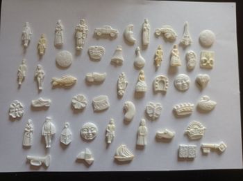 Lot de 40 fèves blanches en plastique - Anciennes