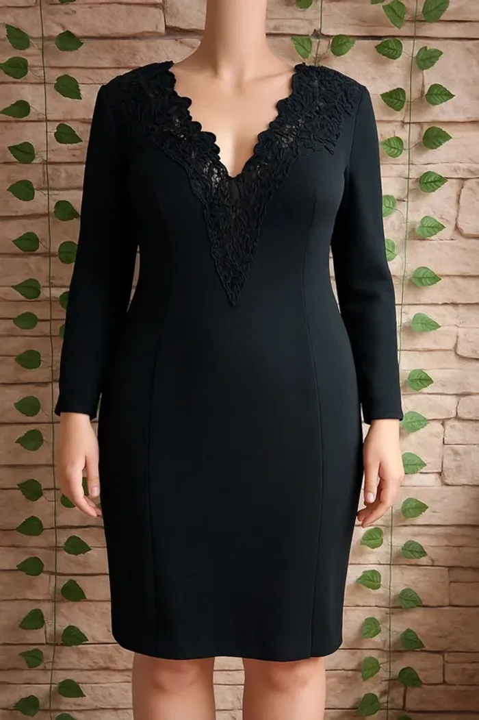 🌸Robe noire Dentelle Loricci Taille 40🌸