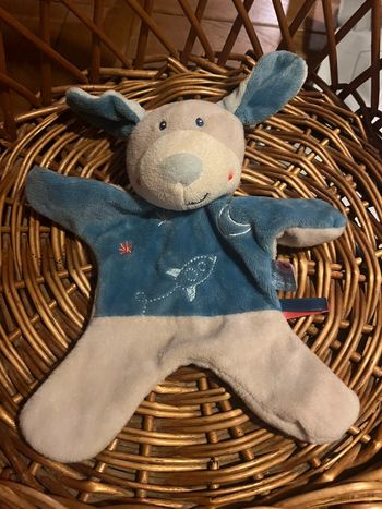 Doudou chien bleu sucre d’orge