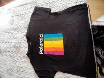 Tee shirt noir motif couleur