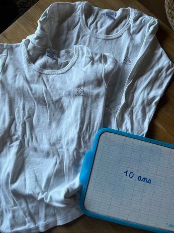 Lot de deux tshirts de corps petit bateau 10 ans