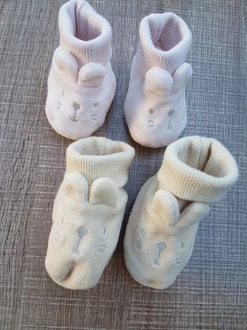 Lot chaussons velours naissance comme neufs