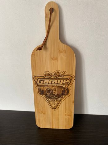 Planche apéro gravé « hot rod »