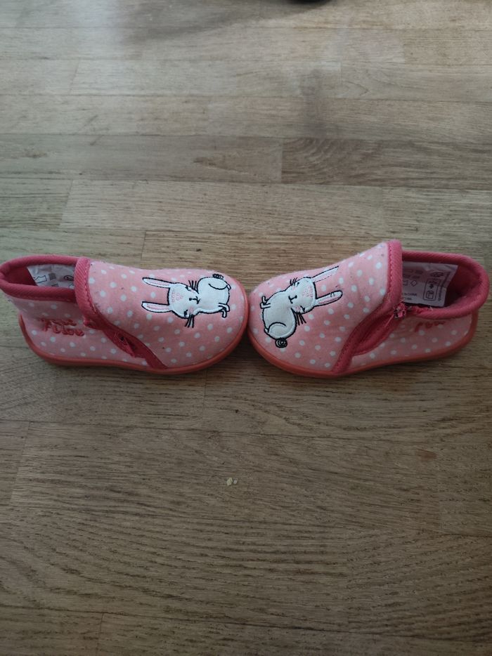 Chaussons fille pointure 22 - photo numéro 2