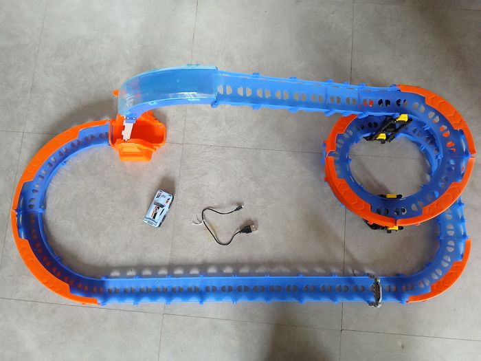 Circuit avec voiture - photo numéro 2