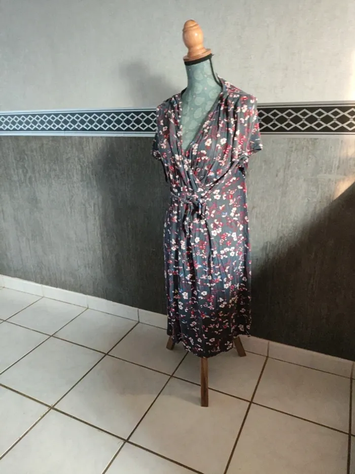 Robe taille 46/48 col v - photo numéro 2