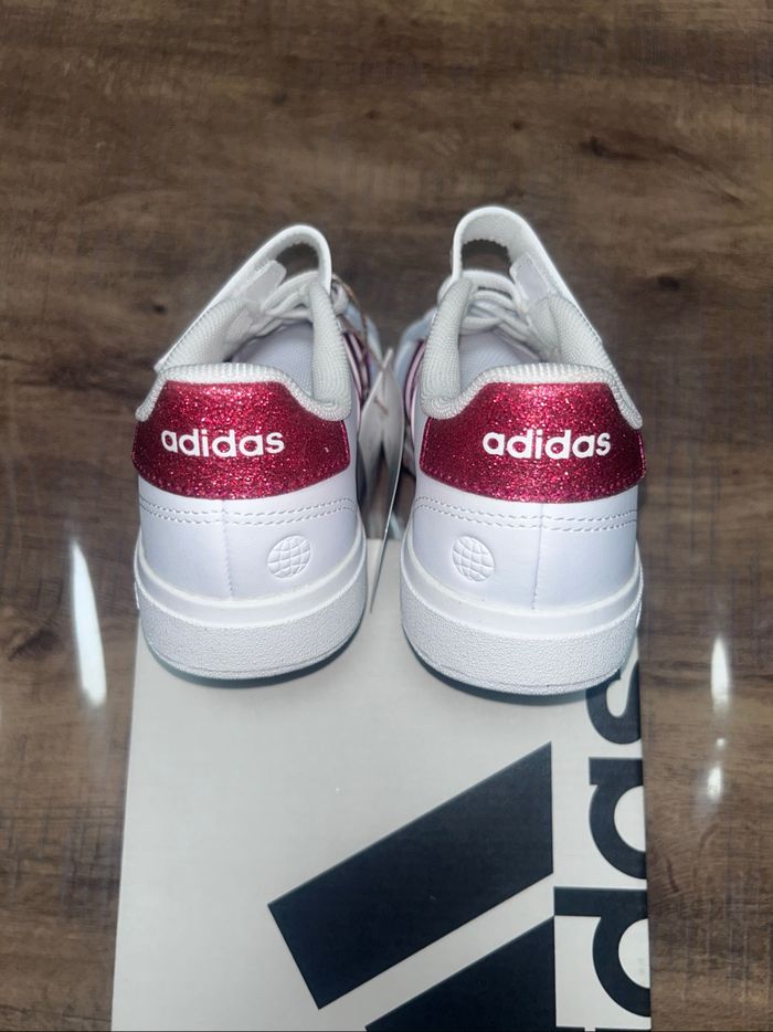 Baskets adidas neuf - photo numéro 3