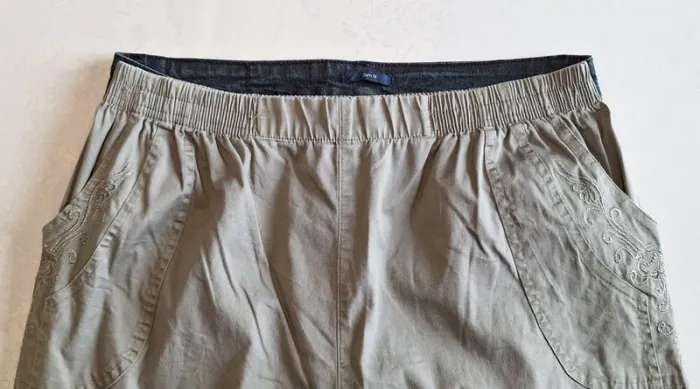 Lots pantalacourts femme  ( un noir un beige) - photo numéro 2