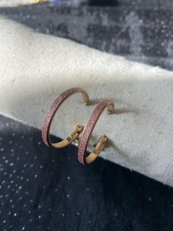 Boucles d'oreilles dorées roses 30mm