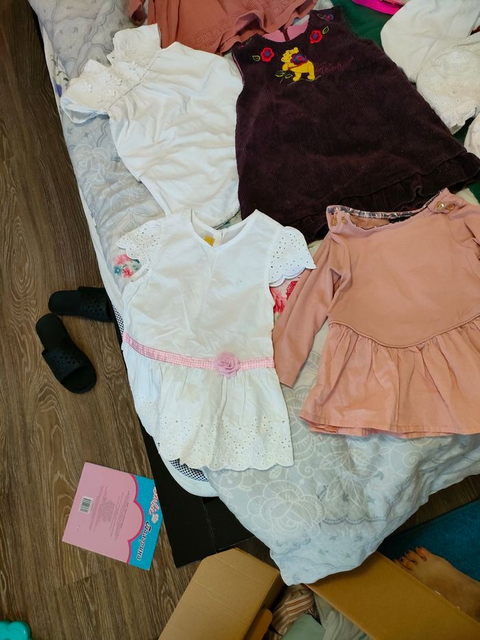 Je vendrai des vêtements et des chaussures (taille du 15 au 21) pour une fille de 50 cm (1 mois) à 81 cm (1 an et 6 mois). l'ensemble. Je vends tous mes vêtements. - photo numéro 5